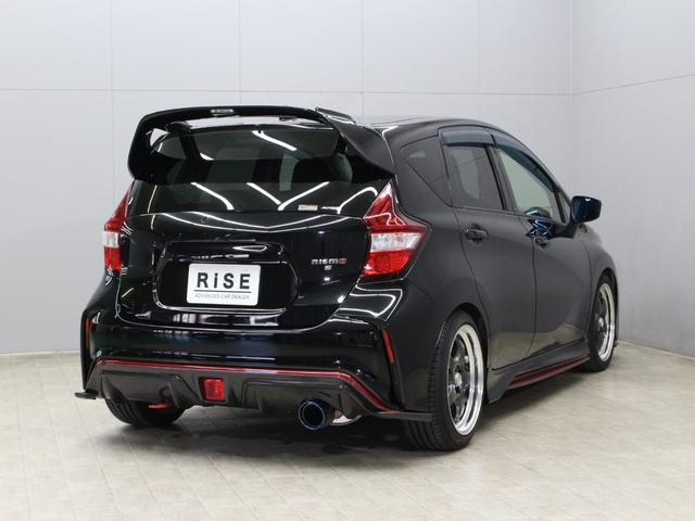 ノート ニスモ　Ｓ　５ＭＴ／純正レカロシート／ニスモ専用エアロ／ＴＥＩＮ車高調／柿本改マフラー／インパルリアウイング／ワークマイスター１７アルミ／後期ＬＥＤテールランプ／カーボン調パネル／ナビ／フルセグ／ＢＴ再生／ＥＴＣ（6枚目）