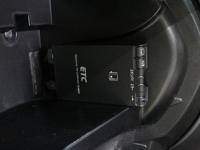 ノート ニスモ　Ｓ　５ＭＴ／純正レカロシート／ニスモ専用エアロ／ＴＥＩＮ車高調／柿本改マフラー／インパルリアウイング／ワークマイスター１７アルミ／後期ＬＥＤテールランプ／カーボン調パネル／ナビ／フルセグ／ＢＴ再生／ＥＴＣ（12枚目）