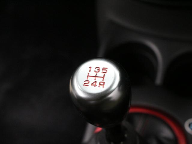 ノート ニスモ　Ｓ　５ＭＴ／純正レカロシート／ニスモ専用エアロ／ＴＥＩＮ車高調／柿本改マフラー／インパルリアウイング／ワークマイスター１７アルミ／後期ＬＥＤテールランプ／カーボン調パネル／ナビ／フルセグ／ＢＴ再生／ＥＴＣ（16枚目）