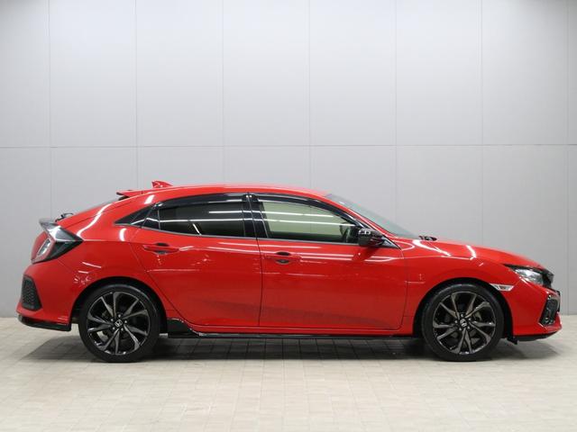 シビック ハッチバック　ホンダセンシング　ナビ　フルセグＴＶ　Ｂｌｕｅｔｏｏｔｈオーディオ　バックカメラ　ドライブレコーダー　ＥＴＣ　レーダークルーズ　ＬＥＤヘッドライト　シートヒーター　スマートキー２個　禁煙車（5枚目）