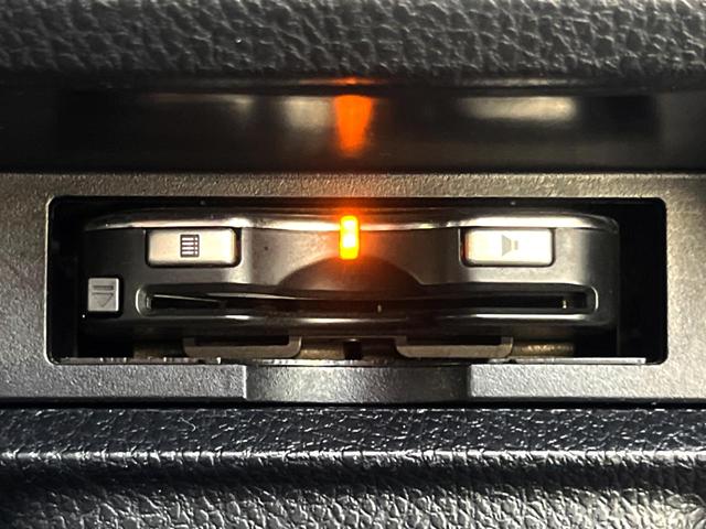 ヴォクシー ＺＳ　煌　セーフティセンスＣ　両側電動スライド　ＳＤナビ　バックカメラ　ＥＴＣ　フルセグ　ＬＥＤヘッド　コーナーセンサー　スマートキー　オートライト　オートエアコン　純正１６インチアルミ　ＣＤ　ＤＶＤ再生（6枚目）
