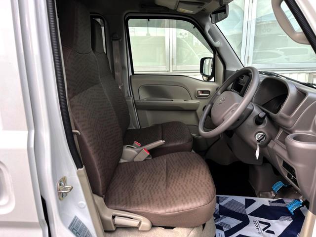 エブリイ ＰＡリミテッド　ＭＴ車　オートライト　ドアバイザー　プライバシーガラス　ヘッドライトレベライザー　プライバシーガラス　盗難防止装置（8枚目）