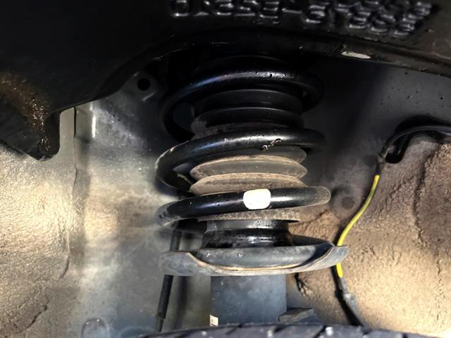 お車を安心してお乗りいただく為には、足回りの定期点検が欠かせません。サービスサポート（有償保証）では無料点検もご提供しており、安心のカーライフをお過ごしいただけるサポート体制が整っています。