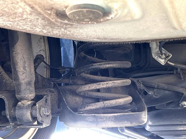 ヴォクシー ハイブリッドＶ　両側電動ドア　純正ＳＤナビ　後席モニター　バックカメラ　衝突被害軽減システム　ドラレコ　スマートキー　ＬＥＤヘッド　ビルトインＥＴＣ　クルコン　オートライト　オートエアコン　純正１５インチアルミ（20枚目）