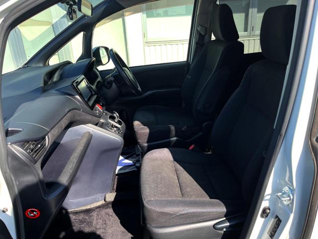 ヴォクシー ハイブリッドＶ　両側電動ドア　純正ＳＤナビ　後席モニター　バックカメラ　衝突被害軽減システム　ドラレコ　スマートキー　ＬＥＤヘッド　ビルトインＥＴＣ　クルコン　オートライト　オートエアコン　純正１５インチアルミ（33枚目）