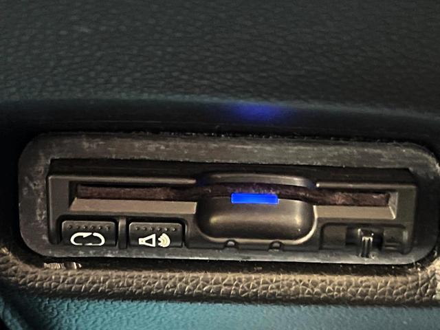 フィットハイブリッド Ｆパッケージ　純正ナビ　バックカメラ　スマートキー　ＥＴＣ　オートライト　オートエアコン　Ｂｌｕｅｔｏｏｔｈ　ＣＤ　ＤＶＤ再生（6枚目）