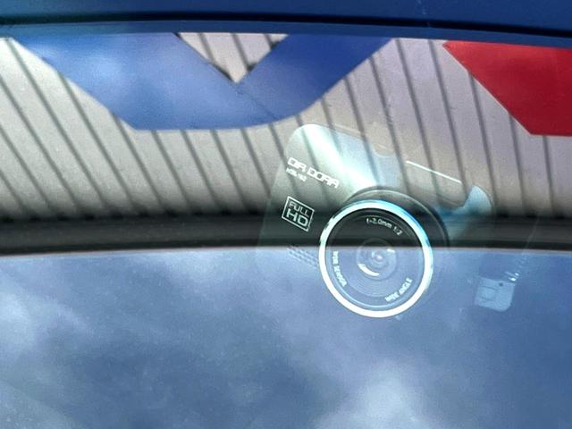 フィットハイブリッド Ｆパッケージ　純正ナビ　バックカメラ　スマートキー　ＥＴＣ　オートライト　オートエアコン　Ｂｌｕｅｔｏｏｔｈ　ＣＤ　ＤＶＤ再生（7枚目）