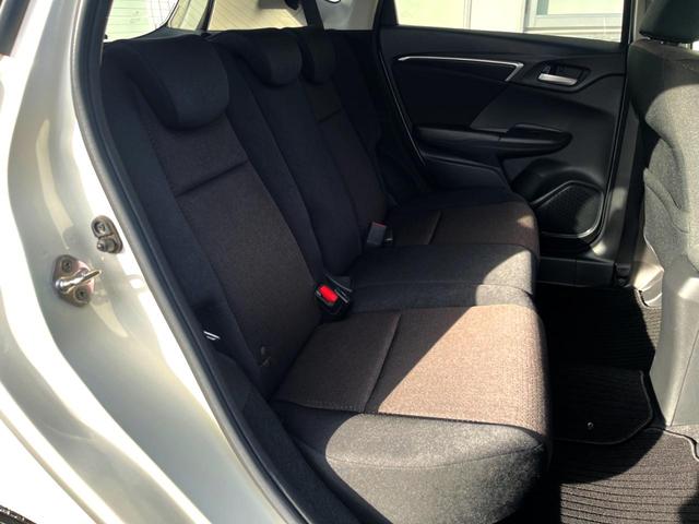 フィットハイブリッド Ｆパッケージ　純正ナビ　バックカメラ　スマートキー　ＥＴＣ　オートライト　オートエアコン　Ｂｌｕｅｔｏｏｔｈ　ＣＤ　ＤＶＤ再生（9枚目）