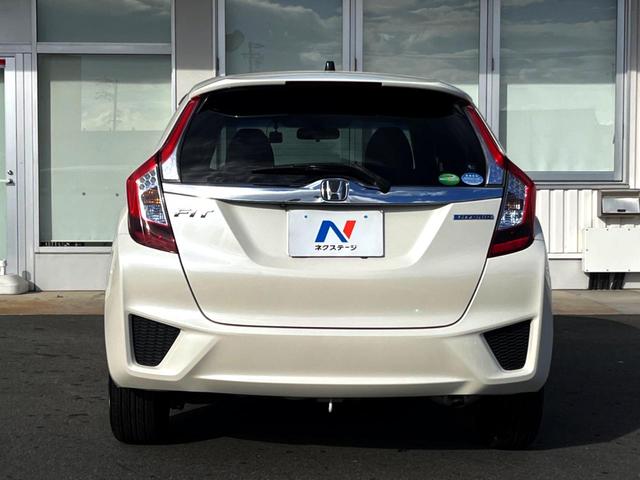 フィットハイブリッド Ｆパッケージ　純正ナビ　バックカメラ　スマートキー　ＥＴＣ　オートライト　オートエアコン　Ｂｌｕｅｔｏｏｔｈ　ＣＤ　ＤＶＤ再生（15枚目）