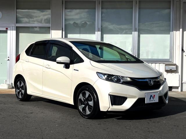 フィットハイブリッド Ｆパッケージ　純正ナビ　バックカメラ　スマートキー　ＥＴＣ　オートライト　オートエアコン　Ｂｌｕｅｔｏｏｔｈ　ＣＤ　ＤＶＤ再生（16枚目）