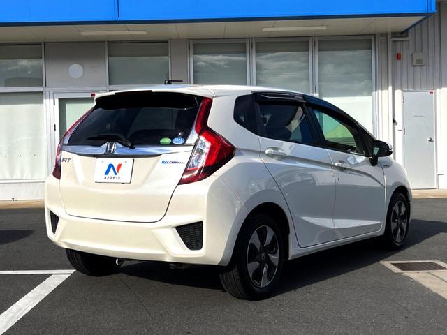 フィットハイブリッド Ｆパッケージ　純正ナビ　バックカメラ　スマートキー　ＥＴＣ　オートライト　オートエアコン　Ｂｌｕｅｔｏｏｔｈ　ＣＤ　ＤＶＤ再生（17枚目）