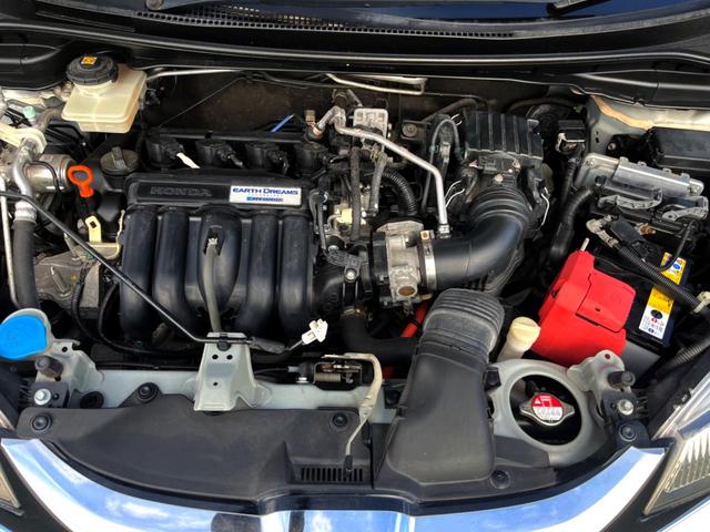 フィットハイブリッド Ｆパッケージ　純正ナビ　バックカメラ　スマートキー　ＥＴＣ　オートライト　オートエアコン　Ｂｌｕｅｔｏｏｔｈ　ＣＤ　ＤＶＤ再生（18枚目）