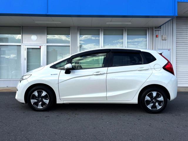 フィットハイブリッド Ｆパッケージ　純正ナビ　バックカメラ　スマートキー　ＥＴＣ　オートライト　オートエアコン　Ｂｌｕｅｔｏｏｔｈ　ＣＤ　ＤＶＤ再生（26枚目）