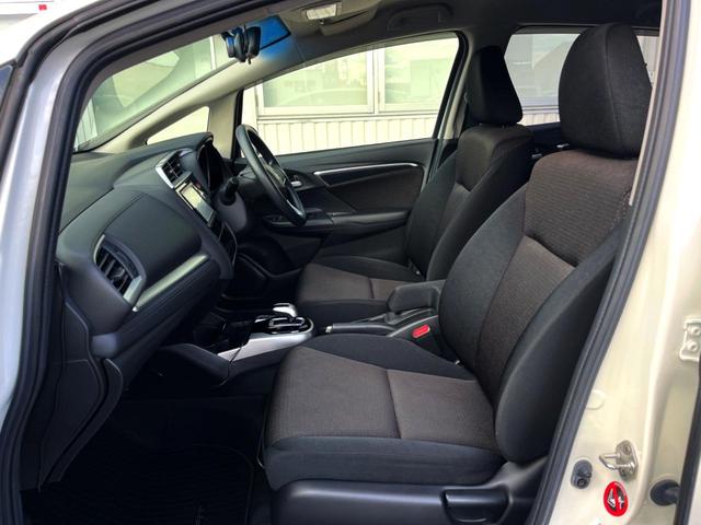 フィットハイブリッド Ｆパッケージ　純正ナビ　バックカメラ　スマートキー　ＥＴＣ　オートライト　オートエアコン　Ｂｌｕｅｔｏｏｔｈ　ＣＤ　ＤＶＤ再生（30枚目）