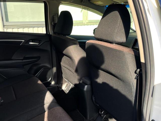 フィットハイブリッド Ｆパッケージ　純正ナビ　バックカメラ　スマートキー　ＥＴＣ　オートライト　オートエアコン　Ｂｌｕｅｔｏｏｔｈ　ＣＤ　ＤＶＤ再生（31枚目）