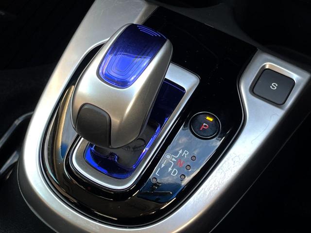 フィットハイブリッド Ｆパッケージ　純正ナビ　バックカメラ　スマートキー　ＥＴＣ　オートライト　オートエアコン　Ｂｌｕｅｔｏｏｔｈ　ＣＤ　ＤＶＤ再生（38枚目）