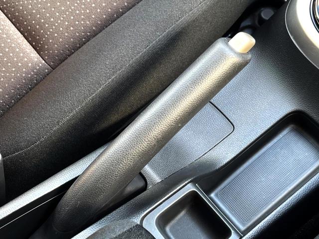 フィットハイブリッド Ｆパッケージ　純正ナビ　バックカメラ　スマートキー　ＥＴＣ　オートライト　オートエアコン　Ｂｌｕｅｔｏｏｔｈ　ＣＤ　ＤＶＤ再生（48枚目）