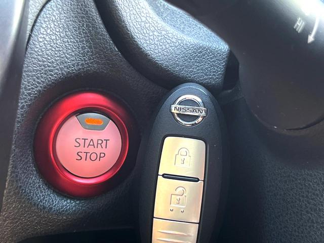 【インテリジェントキー】カバンやポケットに入れたままでもドアの施錠・解錠が可能なスマートキーを装備。エンジンのオン・オフ時もカギを取り出す必要が無いからとっても便利です♪