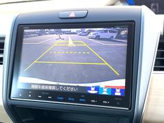 【フロントカメラ】ドライバーから見にくい死角部分を映像で確認できる前方カメラを装着。見通しがきかない場所や住宅密集地などを運転することが多い人におすすめの安心装備です。 6
