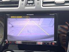 【バックカメラ】駐車時に後方がリアルタイム映像で確認できます。大型商業施設や立体駐車場での駐車時や、夜間のバック時に大活躍！運転スキルに関わらず、今や必須となった装備のひとつです！ 5