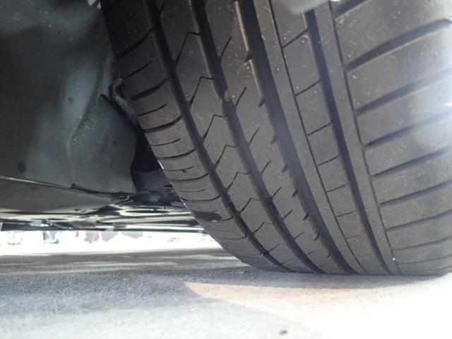 プリウス Ａ　１年距離無制限保証付　４ＷＤ　新品１９ＡＷ　純正９型ナビ　Ｂｌｕｅｔｏｏｔｈオーディオ　ローダウン　内装黒パネル加修　ブラインドスポットモニター　ヘッドアップディスプレイ　Ｒカメラ　スマキー２個（57枚目）