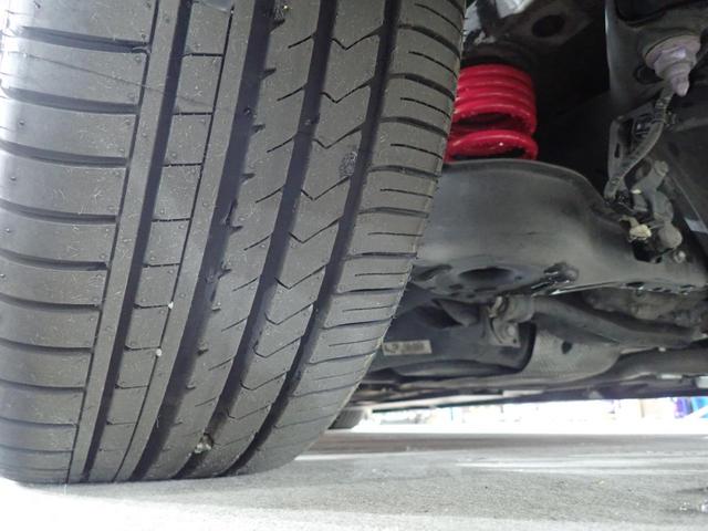 プリウス Ａ　１年距離無制限保証付　４ＷＤ　新品１９ＡＷ　純正９型ナビ　Ｂｌｕｅｔｏｏｔｈオーディオ　ローダウン　内装黒パネル加修　ブラインドスポットモニター　ヘッドアップディスプレイ　Ｒカメラ　スマキー２個（58枚目）