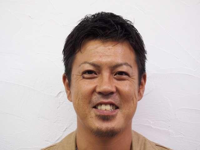 プリウス Ｓ　４ＷＤ　新品１９インチアルミ＆タイヤ　ＬＥＤデイライト付エアロ　ダウンサス　Ｂｌｕｅｔｏｏｔｈオーディオ　純正ナビ　Ｒカメラ　ＥＴＣ　スマートキー２個（4枚目）