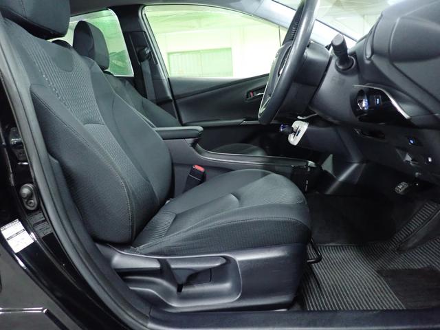 プリウス Ｓ　４ＷＤ　新品１９インチアルミ＆タイヤ　ＬＥＤデイライト付エアロ　ダウンサス　Ｂｌｕｅｔｏｏｔｈオーディオ　純正ナビ　Ｒカメラ　ＥＴＣ　スマートキー２個（12枚目）