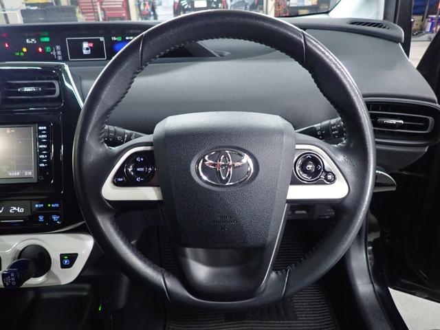 プリウス Ｓ　４ＷＤ　新品１９インチアルミ＆タイヤ　ＬＥＤデイライト付エアロ　ダウンサス　Ｂｌｕｅｔｏｏｔｈオーディオ　純正ナビ　Ｒカメラ　ＥＴＣ　スマートキー２個（15枚目）