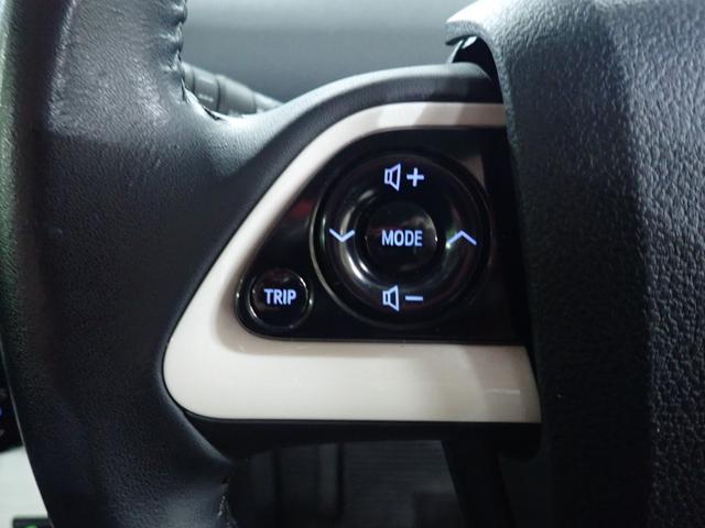 プリウス Ｓ　４ＷＤ　新品１９インチアルミ＆タイヤ　ＬＥＤデイライト付エアロ　ダウンサス　Ｂｌｕｅｔｏｏｔｈオーディオ　純正ナビ　Ｒカメラ　ＥＴＣ　スマートキー２個（17枚目）