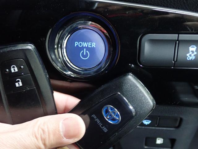 プリウス Ｓ　４ＷＤ　新品１９インチアルミ＆タイヤ　ＬＥＤデイライト付エアロ　ダウンサス　Ｂｌｕｅｔｏｏｔｈオーディオ　純正ナビ　Ｒカメラ　ＥＴＣ　スマートキー２個（19枚目）