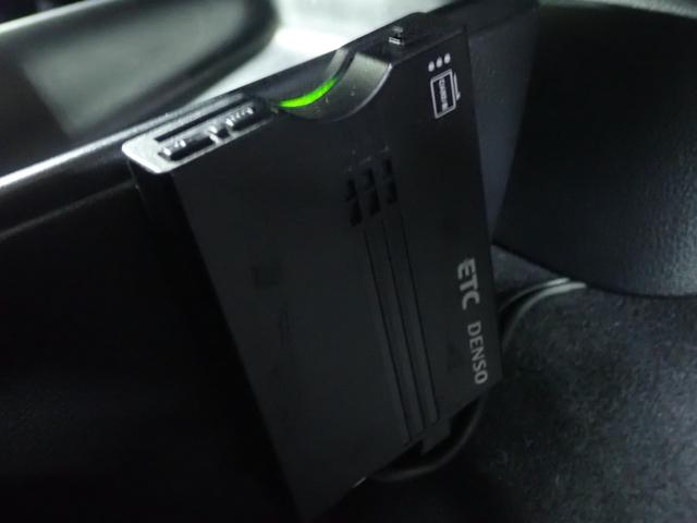 プリウス Ｓ　４ＷＤ　新品１９インチアルミ＆タイヤ　ＬＥＤデイライト付エアロ　ダウンサス　Ｂｌｕｅｔｏｏｔｈオーディオ　純正ナビ　Ｒカメラ　ＥＴＣ　スマートキー２個（21枚目）