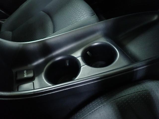 プリウス Ｓ　４ＷＤ　新品１９インチアルミ＆タイヤ　ＬＥＤデイライト付エアロ　ダウンサス　Ｂｌｕｅｔｏｏｔｈオーディオ　純正ナビ　Ｒカメラ　ＥＴＣ　スマートキー２個（22枚目）