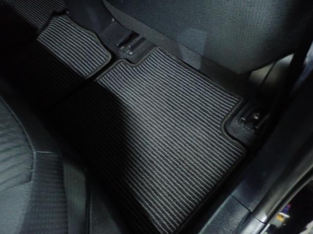 プリウス Ｓ　４ＷＤ　新品１９インチアルミ＆タイヤ　ＬＥＤデイライト付エアロ　ダウンサス　Ｂｌｕｅｔｏｏｔｈオーディオ　純正ナビ　Ｒカメラ　ＥＴＣ　スマートキー２個（31枚目）