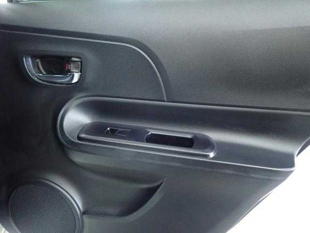 アクア Ｇブラックソフトレザーセレクション　禁煙車　黒ソフトレザーシート　前席シートヒーター付　純正エアロ　Ｂｌｕｅｔｏｏｔｈオーディオ　純正ナビ　Ｒカメラ　ＥＴＣ　スマートキー２個（32枚目）