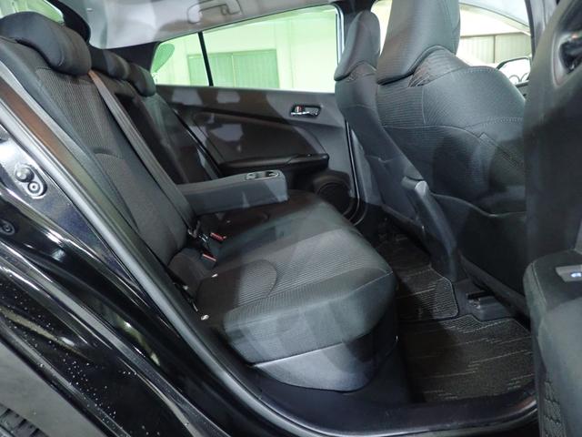 プリウス Ｓセーフティプラス　９インチ純正ナビ　新品１９インチアルミ＆タイヤ　新品ＬＥＤデイライト付エアロ　禁煙車　ダウンサス　Ｂｌｕｅｔｏｏｔｈオーディオ　内装黒パネル加修　フルセグＴＶ　Ｒカメラ　ＥＴＣ　スマートキー２個（32枚目）