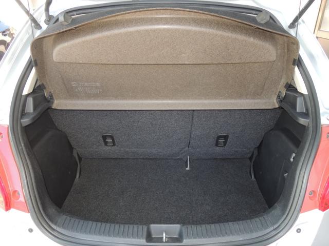 デミオ 13C 5速マニュアル 禁煙車 ドライビングコンフォートパッケージ フルノーマル オートライト ナビゲーション 電動格納ドアミラー キーレスキー 純正フロアマット サイドバイザー CD再生 トノカバー(18枚目)