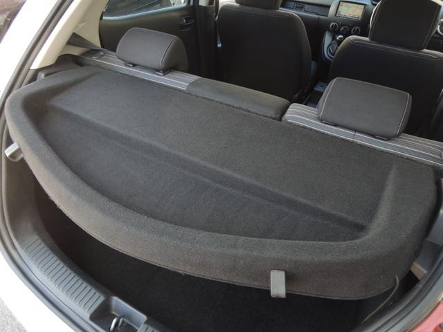 デミオ 13C 5速マニュアル 禁煙車 ドライビングコンフォートパッケージ フルノーマル オートライト ナビゲーション 電動格納ドアミラー キーレスキー 純正フロアマット サイドバイザー CD再生 トノカバー(19枚目)