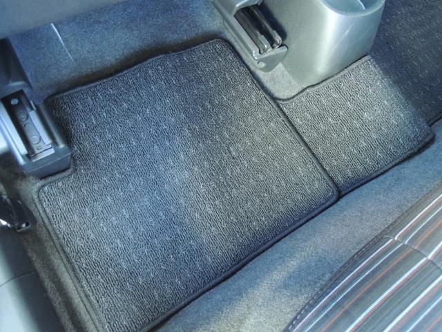 デミオ 13C 5速マニュアル 禁煙車 ドライビングコンフォートパッケージ フルノーマル オートライト ナビゲーション 電動格納ドアミラー キーレスキー 純正フロアマット サイドバイザー CD再生 トノカバー(39枚目)
