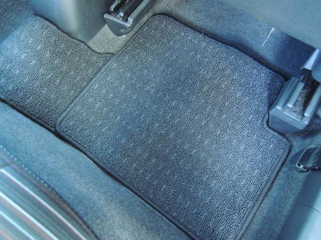 デミオ 13C 5速マニュアル 禁煙車 ドライビングコンフォートパッケージ フルノーマル オートライト ナビゲーション 電動格納ドアミラー キーレスキー 純正フロアマット サイドバイザー CD再生 トノカバー(40枚目)