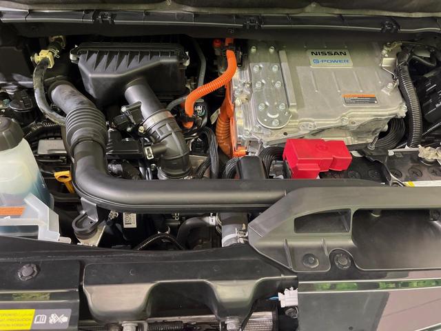 セレナ ｅ－パワー　ハイウェイスターＶ　純正１０型ナビ　プロパイロット　全周囲カメラ　デジタルインナーミラー　禁煙車　ブラインドスポットモニター　ハンズフリー両側電動ドア　ＥＴＣ　ドラレコ　リアオートエアコン　純正１６インチアルミ（18枚目）