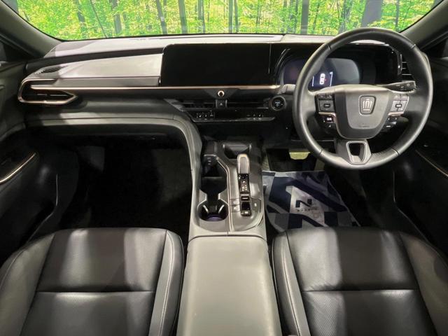 クラウンクロスオーバー Ｇアドバンスド・レザーパッケージ　１２．３型ＤＡ　デジタルインナーミラー　禁煙車　全周囲カメラ　ブラック本革シート　シートベンチレーション　４眼ＬＥＤヘッド　ハンドルヒーター　パワーシート　ブラインドスポットモニター　電動リアゲート（2枚目）