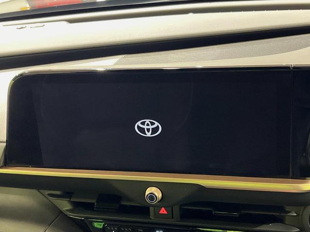 クラウンクロスオーバー Ｇアドバンスド・レザーパッケージ　１２．３型ＤＡ　デジタルインナーミラー　禁煙車　全周囲カメラ　ブラック本革シート　シートベンチレーション　４眼ＬＥＤヘッド　ハンドルヒーター　パワーシート　ブラインドスポットモニター　電動リアゲート（3枚目）