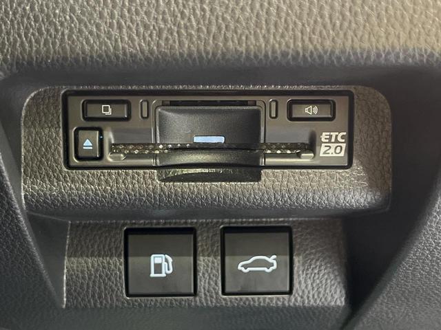 クラウンクロスオーバー Ｇアドバンスド・レザーパッケージ　１２．３型ＤＡ　デジタルインナーミラー　禁煙車　全周囲カメラ　ブラック本革シート　シートベンチレーション　４眼ＬＥＤヘッド　ハンドルヒーター　パワーシート　ブラインドスポットモニター　電動リアゲート（5枚目）