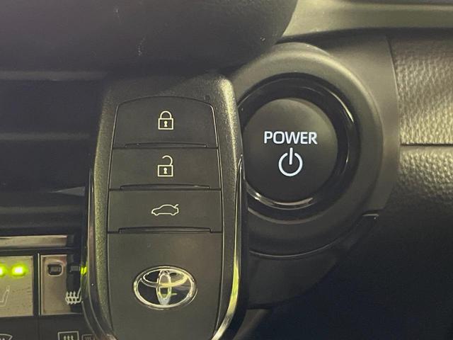 クラウンクロスオーバー Ｇアドバンスド・レザーパッケージ　１２．３型ＤＡ　デジタルインナーミラー　禁煙車　全周囲カメラ　ブラック本革シート　シートベンチレーション　４眼ＬＥＤヘッド　ハンドルヒーター　パワーシート　ブラインドスポットモニター　電動リアゲート（7枚目）