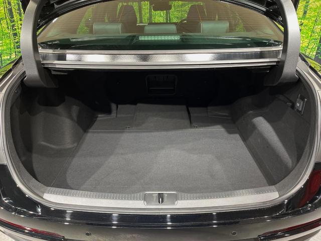 クラウンクロスオーバー Ｇアドバンスド・レザーパッケージ　１２．３型ＤＡ　デジタルインナーミラー　禁煙車　全周囲カメラ　ブラック本革シート　シートベンチレーション　４眼ＬＥＤヘッド　ハンドルヒーター　パワーシート　ブラインドスポットモニター　電動リアゲート（10枚目）