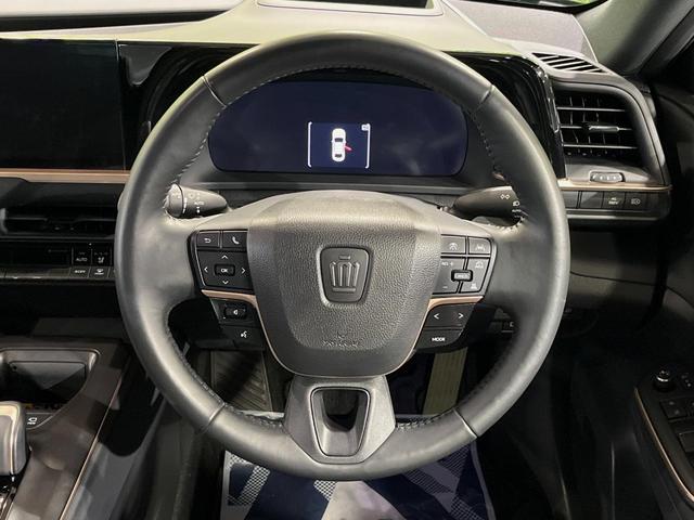 クラウンクロスオーバー Ｇアドバンスド・レザーパッケージ　１２．３型ＤＡ　デジタルインナーミラー　禁煙車　全周囲カメラ　ブラック本革シート　シートベンチレーション　４眼ＬＥＤヘッド　ハンドルヒーター　パワーシート　ブラインドスポットモニター　電動リアゲート（11枚目）