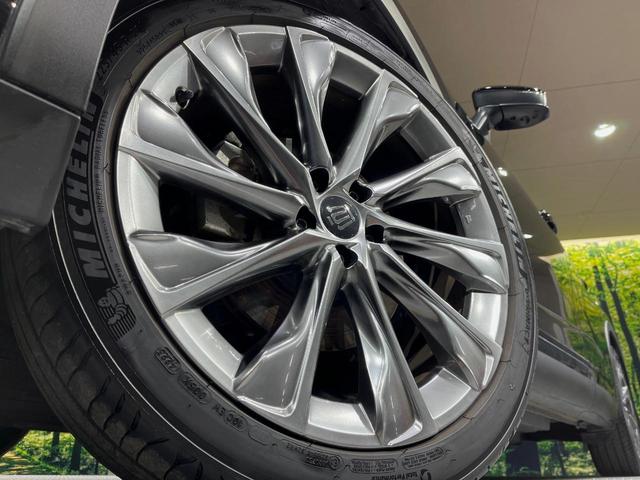 クラウンクロスオーバー Ｇアドバンスド・レザーパッケージ　１２．３型ＤＡ　デジタルインナーミラー　禁煙車　全周囲カメラ　ブラック本革シート　シートベンチレーション　４眼ＬＥＤヘッド　ハンドルヒーター　パワーシート　ブラインドスポットモニター　電動リアゲート（13枚目）