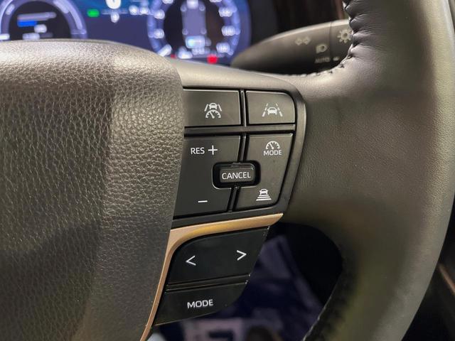 クラウンクロスオーバー Ｇアドバンスド・レザーパッケージ　１２．３型ＤＡ　デジタルインナーミラー　禁煙車　全周囲カメラ　ブラック本革シート　シートベンチレーション　４眼ＬＥＤヘッド　ハンドルヒーター　パワーシート　ブラインドスポットモニター　電動リアゲート（25枚目）