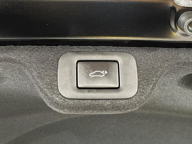 クラウンクロスオーバー Ｇアドバンスド・レザーパッケージ　１２．３型ＤＡ　デジタルインナーミラー　禁煙車　全周囲カメラ　ブラック本革シート　シートベンチレーション　４眼ＬＥＤヘッド　ハンドルヒーター　パワーシート　ブラインドスポットモニター　電動リアゲート（37枚目）